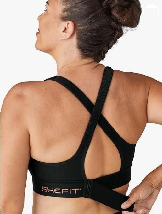 SHEFIT Sports bra – Feminine and empowering, with a soft feel.