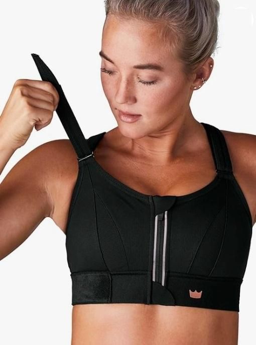 SHEFIT Sports bra – Feminine and empowering, with a soft feel.