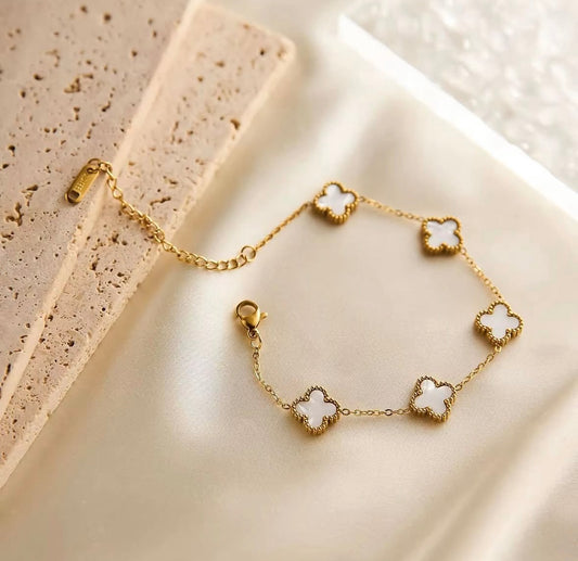Gold clover-motif bracelet